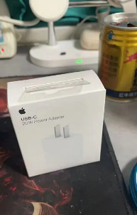 全新未拆封蘋果20W充電器 全新未拆封蘋果20W充電器